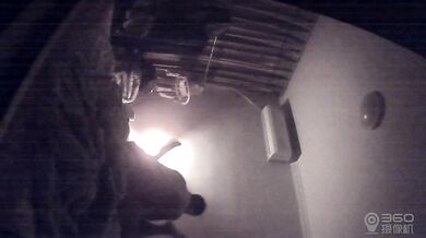 稀缺资源秘 年度精选二黑客破解家庭摄像头真实偸拍五花八门的居家隐私生活裸奔换衣打炮高清无水原档 (19)